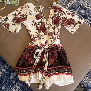Francesca’s flower romper size XS